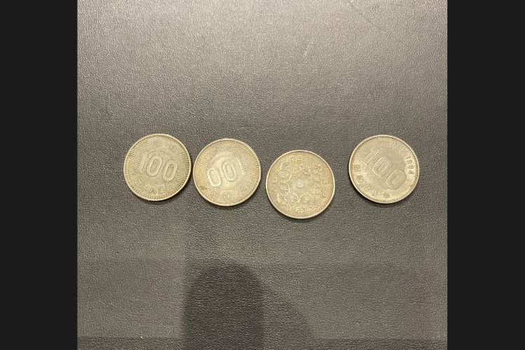 100円銀貨 4枚