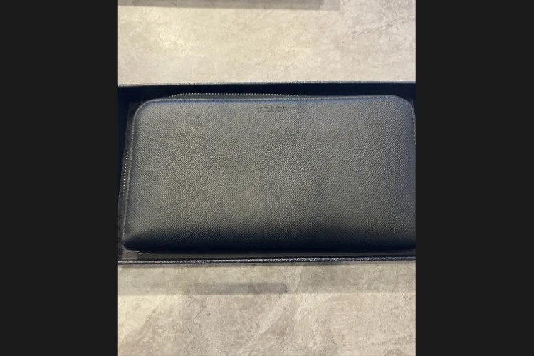 プラダ 長財布