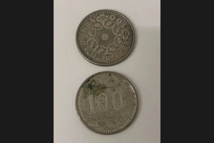 100円銀貨 2枚