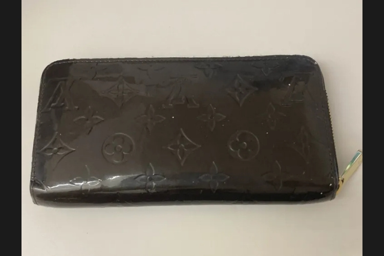 ルイ・ヴィトン ヴェルニジッピーウォレット