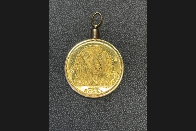ロイヤルドッグコイン 1/5oz K18枠付 1.15g