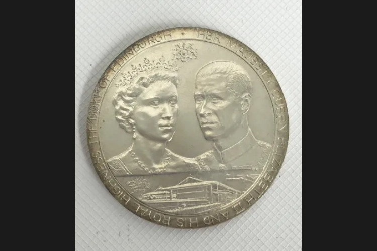 天皇皇后両陛下御訪英記念メダル