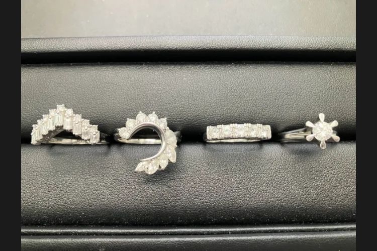 Pt900 石付リング 4点